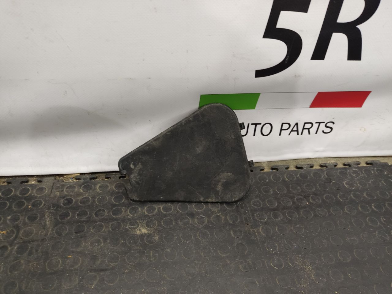 планка под капот Alfa Romeo Stelvio 1 поколение 949 2019, 2.0 л., бензин, АКПП, rosso red, внедорожник 5 дв., полный привод, правый руль, 156108447 - фото №1