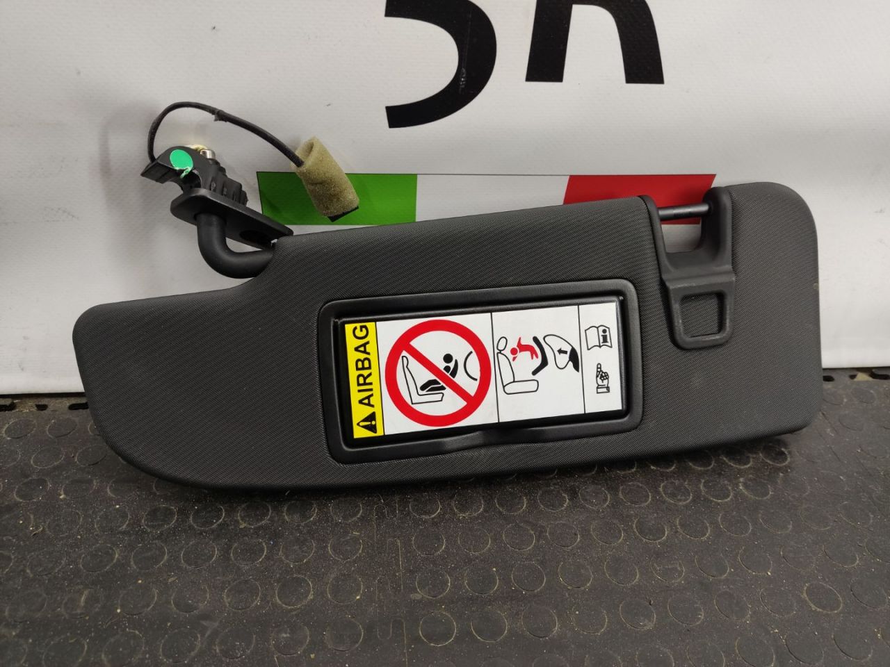 козырек солнцезащитный Alfa Romeo Giulia 2 поколение 952 2019, 2.9 л., бензин, АКПП, black vulcano, седан, задний привод, правый руль - фото №1