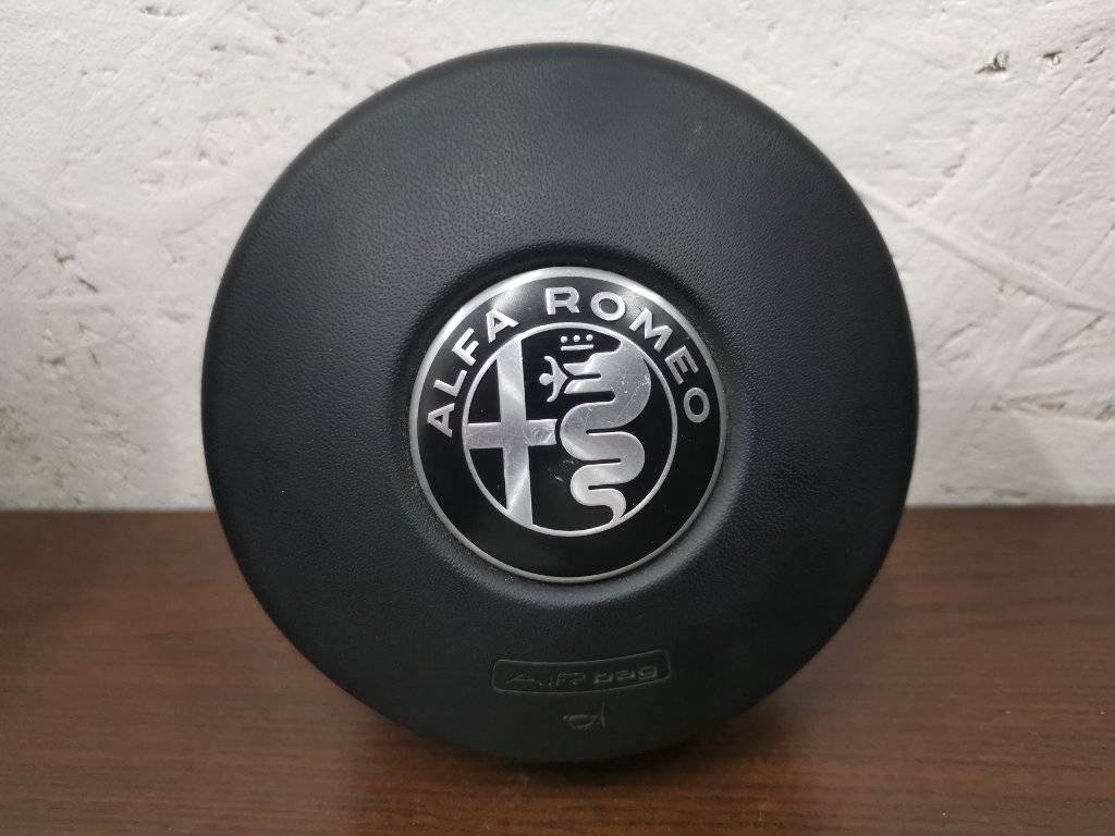 подушка безопасности водителя Alfa Romeo Giulia 2 поколение 952 2018, 2.0 л., бензин, АКПП, седан, задний привод - фото №1