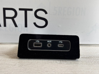 разъем AUX / USB Alfa Romeo Stelvio 1 поколение [рестайлинг] 949 2021, 2.0 л., бензин, АКПП, vesuvio gray metallic, внедорожник 5 дв., полный привод, правый руль, 156152385