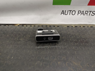 разъем AUX / USB Alfa Romeo Giulia 2 поколение 952 2017, 2.0 л., бензин, АКПП, задний привод, 01561182090