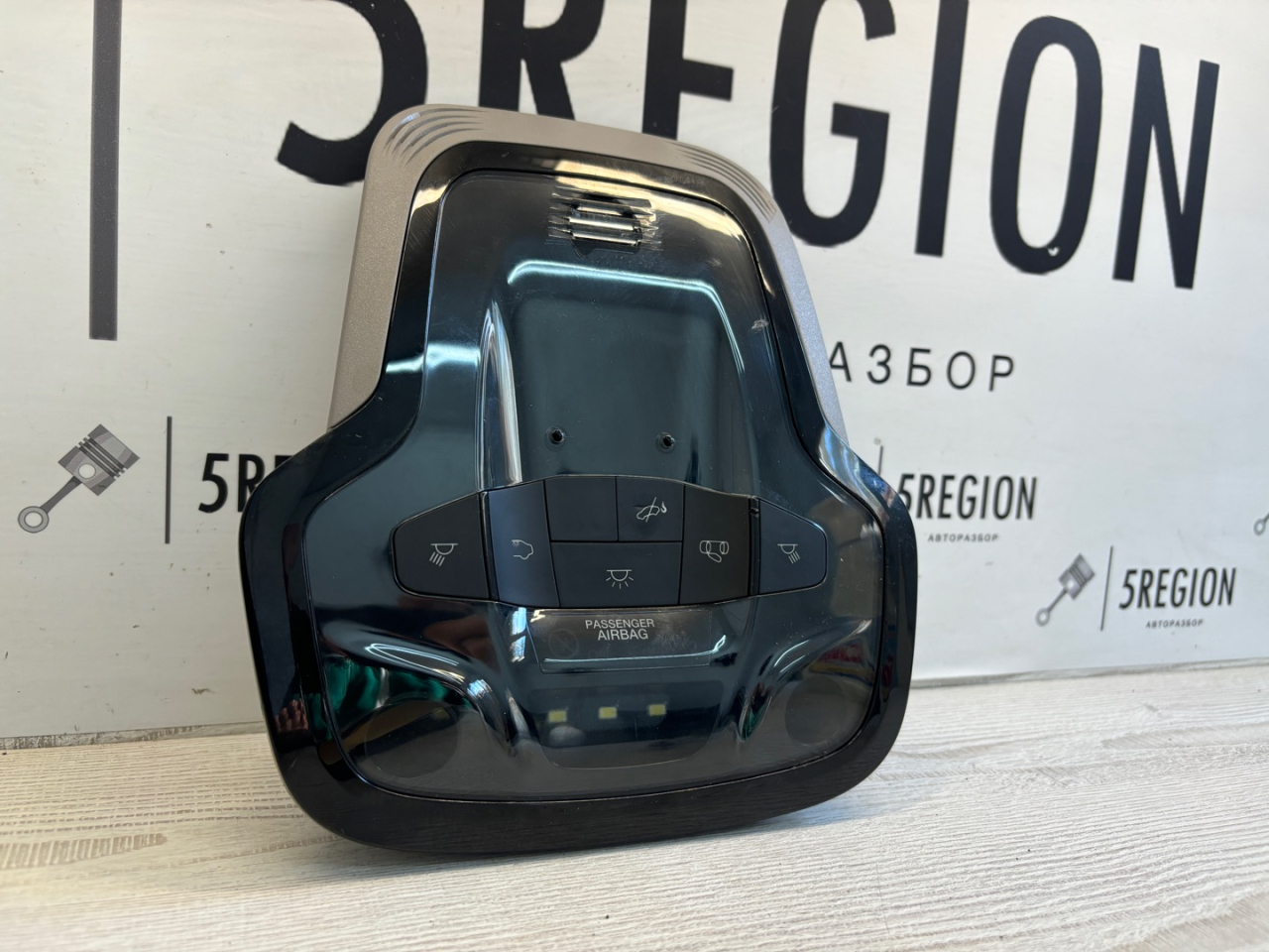 фонарь салона (плафон) Alfa Romeo Stelvio 1 поколение 949 2019, 2.2 л., дизель, АКПП, внедорожник 5 дв., полный привод, правый руль, 50557472, 1561443 - фото №1