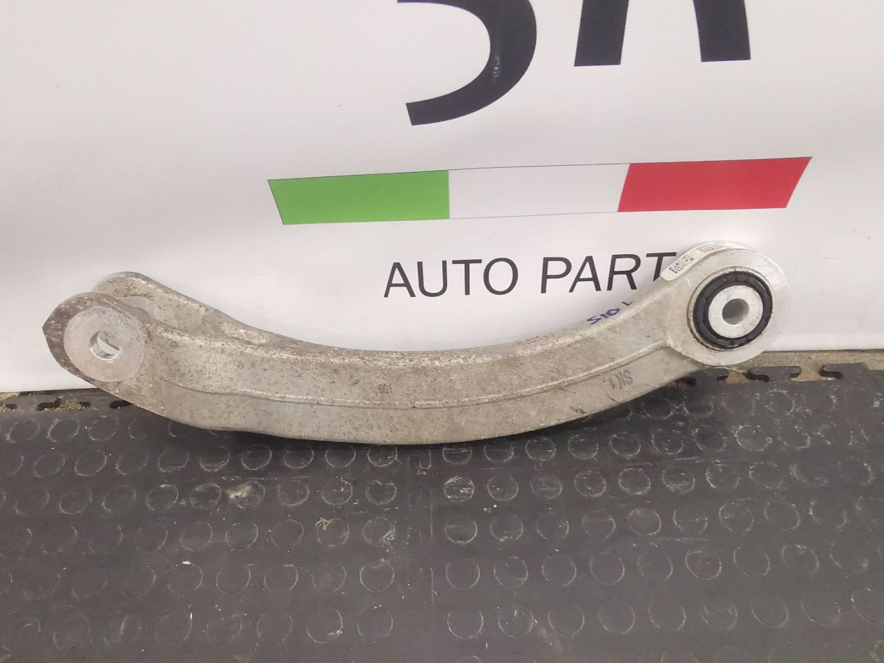 рычаг задний левый Alfa Romeo Stelvio 1 поколение 949 2019, 2.9 л., бензин, АКПП, внедорожник 5 дв., полный привод, правый руль, 50543275 - фото №1