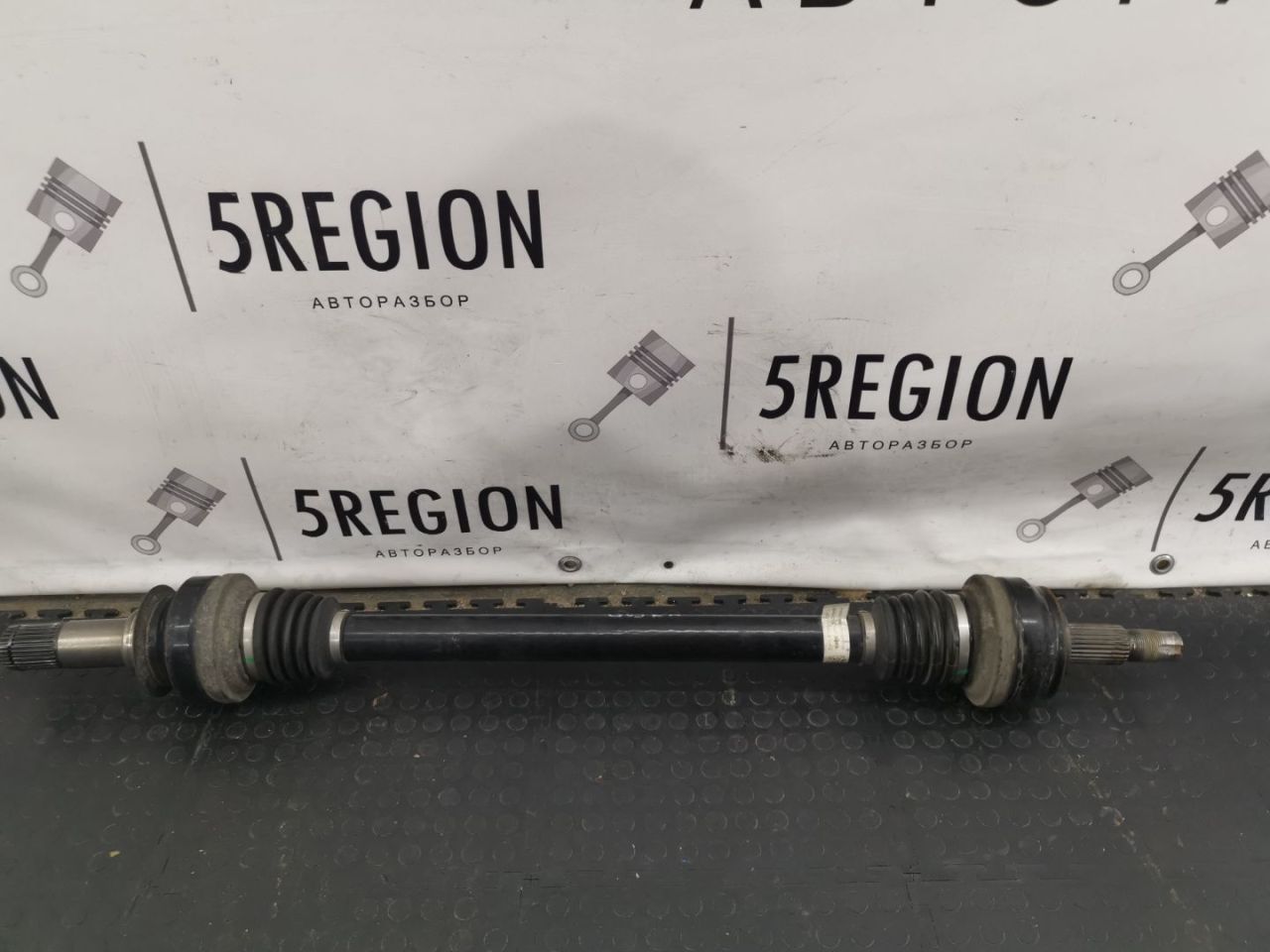 полуось задняя (приводной вал, ШРУС) Alfa Romeo Giulia 2 поколение 952 2018, 2.0 л., бензин, АКПП, седан, задний привод, правый руль, 50549851 - фото №1