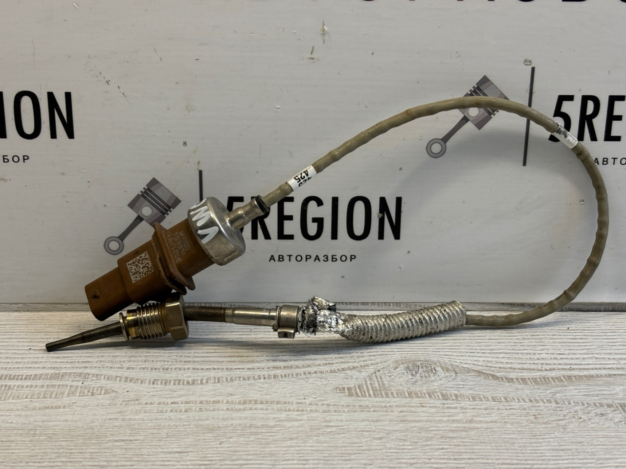 датчик температуры в выпускном коллекторе Volkswagen Golf R VII рестайлинг (2017-2020) 5G1 2019, 2.0 л., бензин, робот, хетчбэк 5 дв., полный привод, правый руль, 06K919529D - фото №1