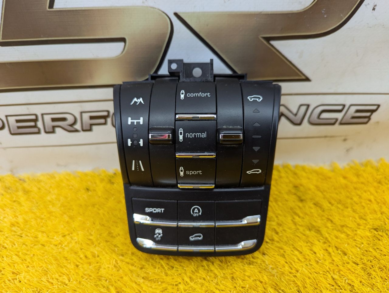кнопка переключения режимов подвески Porsche Cayenne GTS 958 2013, 4.8 л., M 48.02, бензин, робот, a1/041 (чёрный), внедорожник 5 дв., полный привод, 7P5927521T, 7P5927127 - фото №1