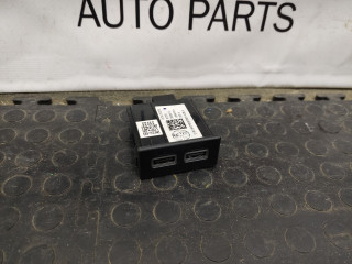 разъем AUX / USB Alfa Romeo Stelvio 1 поколение [рестайлинг] 949 2021, 2.0 л., бензин, АКПП, vesuvio gray metallic, внедорожник 5 дв., полный привод, правый руль, 1561397270, 156139727