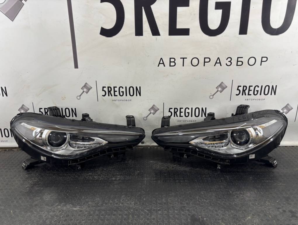 фара Alfa Romeo Giulia 2 поколение 952 2018, 2.0 л., бензин, АКПП, седан, задний привод, правый руль - фото №1