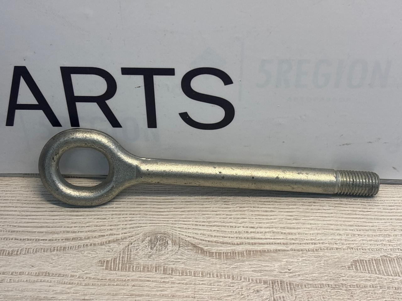 крюк буксировочный Alfa Romeo Stelvio 1 поколение 949 2018, 2.0 л., бензин, АКПП, vesuvio gray metallic, внедорожник 5 дв., полный привод, правый руль - фото №1