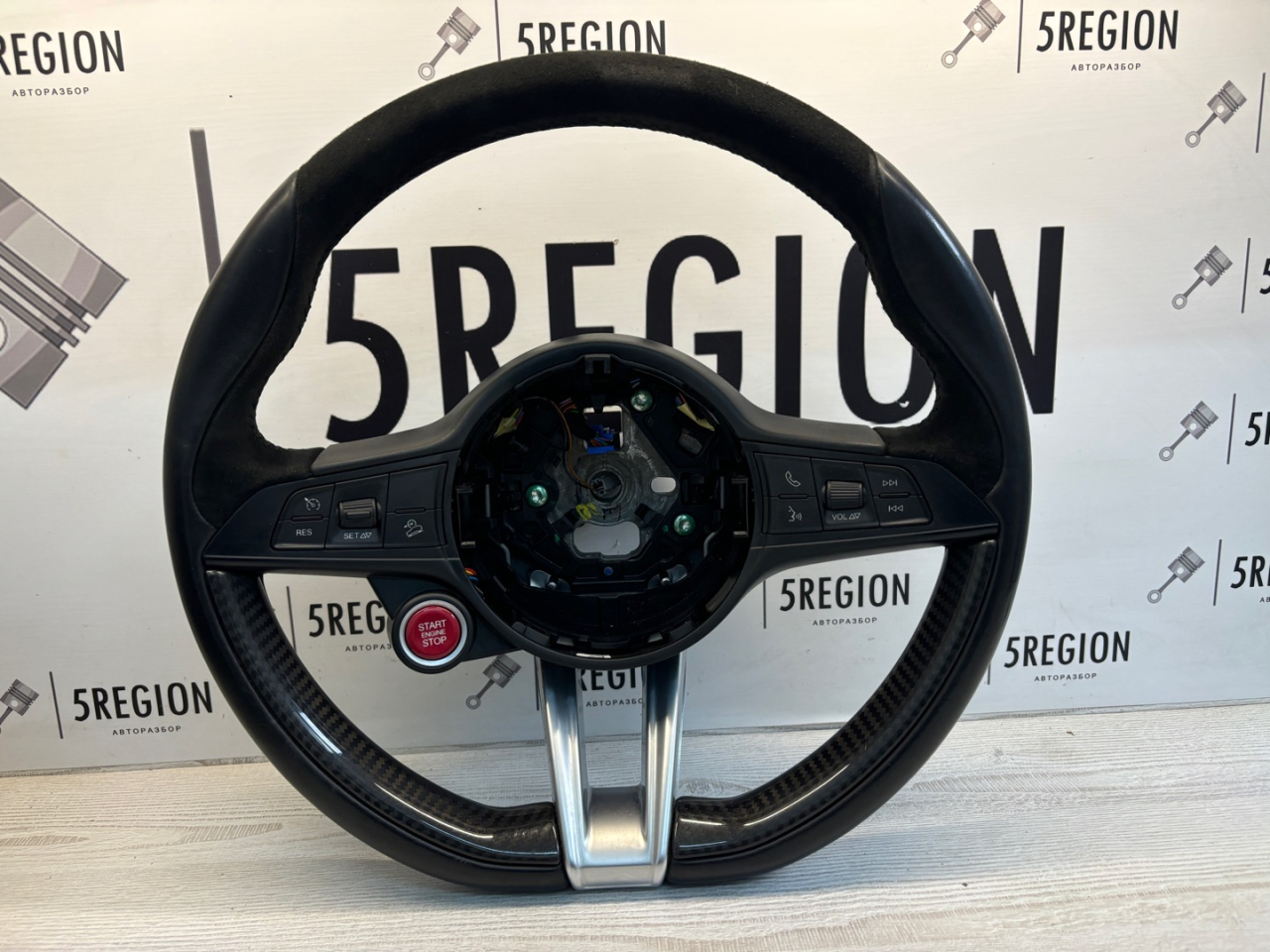 руль Alfa Romeo Stelvio 1 поколение 949 2019, 2.9 л., бензин, АКПП, внедорожник 5 дв., полный привод, правый руль - фото №1