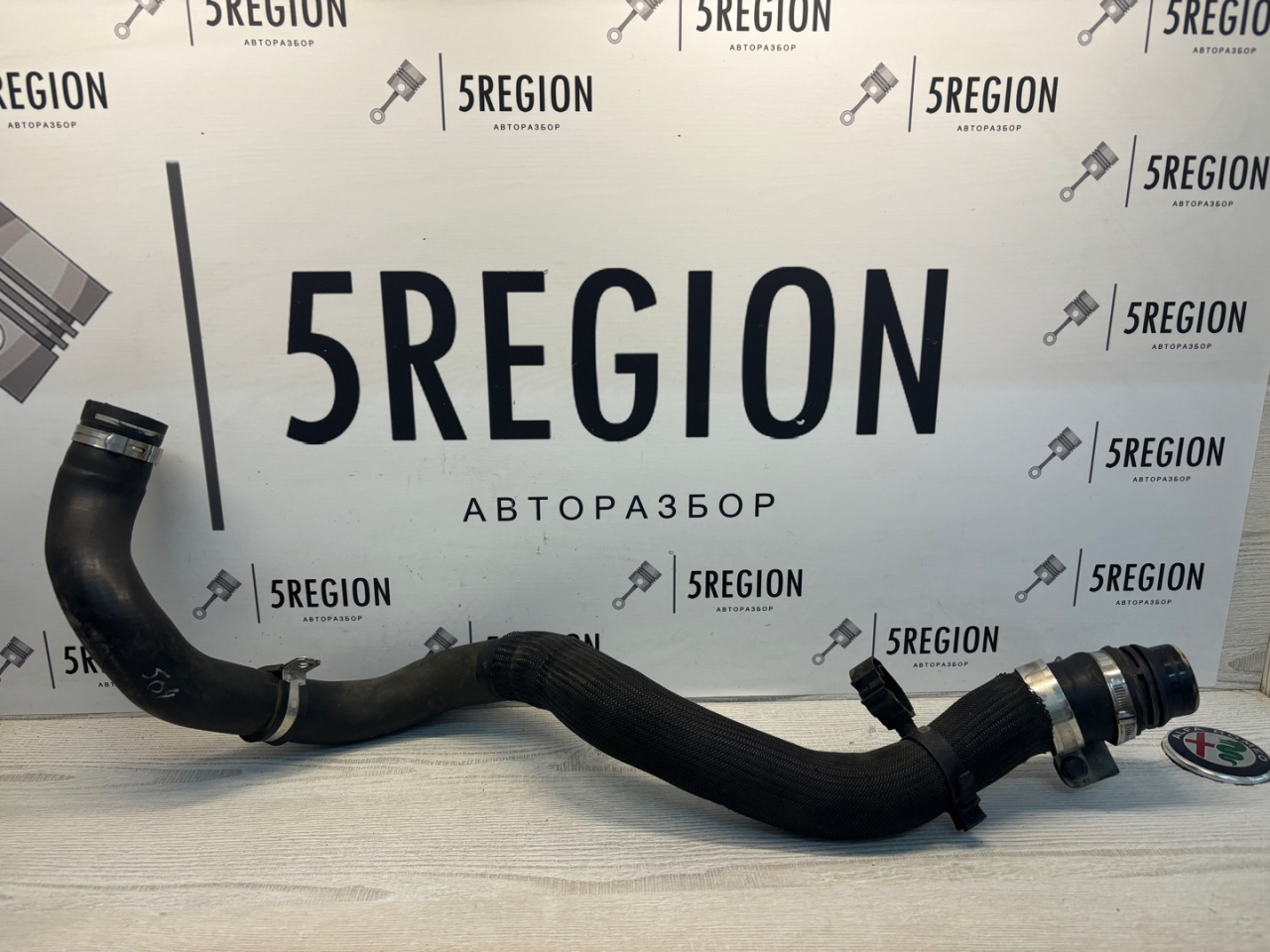 патрубок радиатора Alfa Romeo Stelvio 1 поколение 949 2018, 2.2 л., дизель, АКПП, полный привод - фото №1