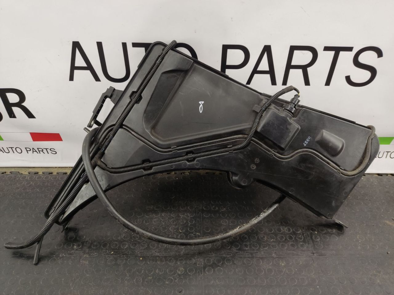 бачок омывателя Alfa Romeo Giulia 2 поколение 952 2019, 2.9 л., бензин, АКПП, black vulcano, седан, задний привод, правый руль, 50532580 - фото №1