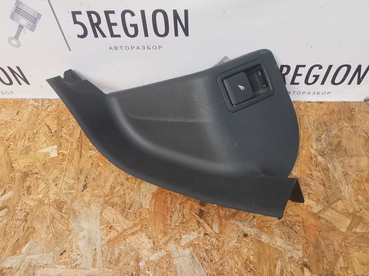 обшивка салона Alfa Romeo Stelvio 1 поколение 949 2019, 2.0 л., бензин, АКПП, rosso red, внедорожник 5 дв., полный привод, правый руль, 156138242 - фото №1