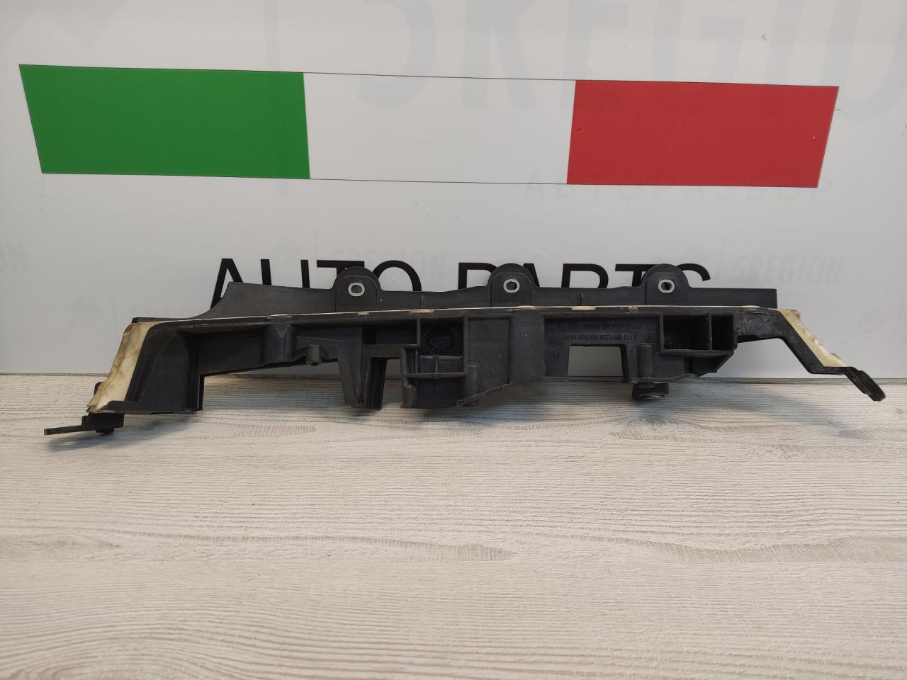 планка под капот BMW 3 серия G20 2019, 2.0 л., B48 B20 B, бензин, АКПП, portimao blau (c31), седан, задний привод, правый руль, 6991226 - фото №1