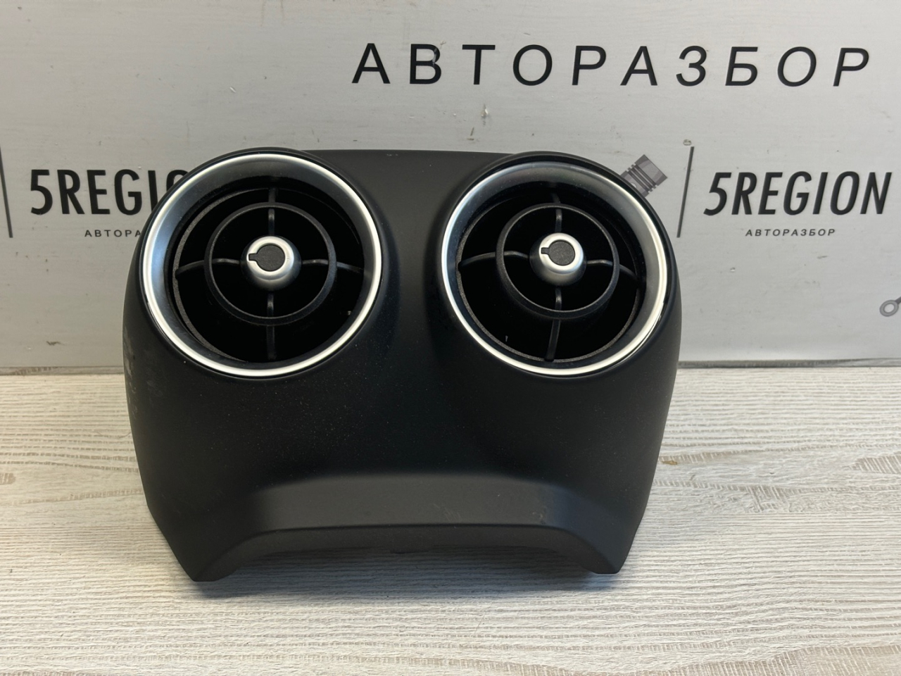 дефлектор обдува салона Alfa Romeo Stelvio 1 поколение 949 2019, 2.2 л., дизель, АКПП, внедорожник 5 дв., полный привод, правый руль, 156123681 - фото №1