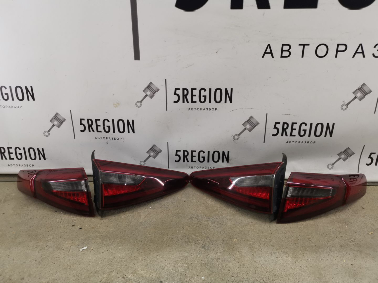 фонари задние (комплект) Alfa Romeo Stelvio 1 поколение 949 2019, 2.2 л., дизель, АКПП, внедорожник 5 дв., полный привод, правый руль - фото №1