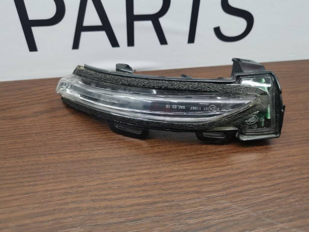 повторитель поворотов Alfa Romeo Giulia 2 поколение 952 2018, 2.0 л., бензин, АКПП, седан, задний привод, правый руль - фото №1