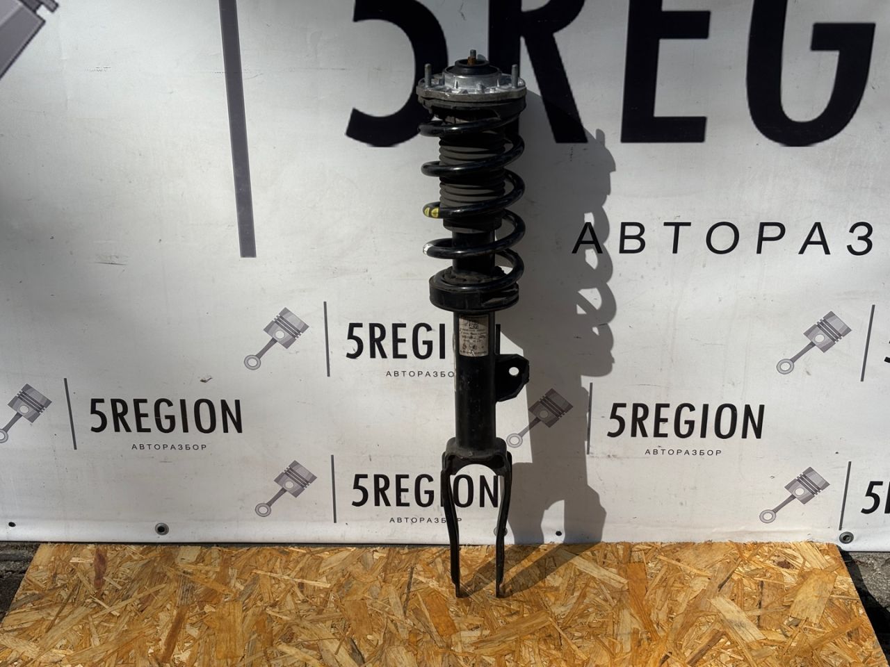 амортизатор передний правый Alfa Romeo Stelvio 1 поколение 949 2019, 2.0 л., бензин, АКПП, rosso red, внедорожник 5 дв., полный привод, правый руль, 505575070 - фото №1