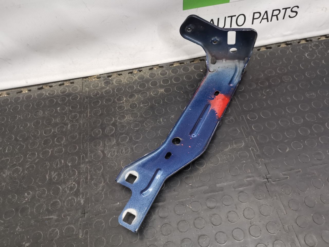 крепление ( кронштейн ) крыла Alfa Romeo Giulia 2 поколение 952 2018, 2.0 л., бензин, АКПП, седан, задний привод, правый руль - фото №1