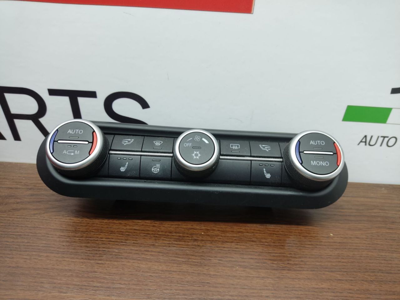 блок управления печки / климат-контроля Alfa Romeo Giulia 2 поколение 952 2017, 2.9 л., бензин, АКПП, rosso competizione, седан, задний привод, правый руль - фото №1