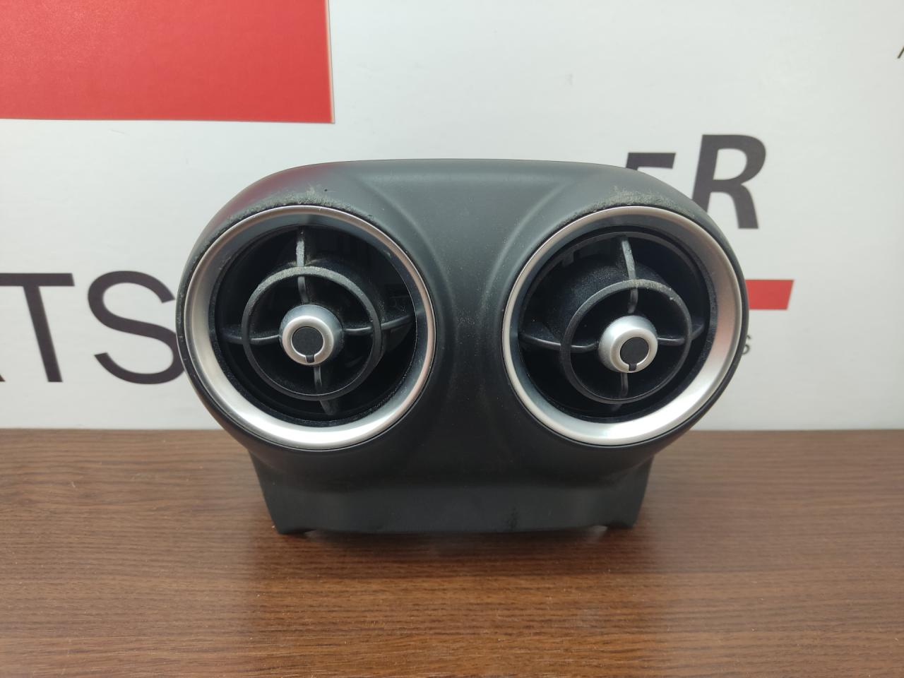 дефлектор обдува салона Alfa Romeo Stelvio 1 поколение 949 2018, 2.0 л., бензин, АКПП, vesuvio gray metallic, внедорожник 5 дв., полный привод, правый руль, 156108691, 464000934 - фото №1