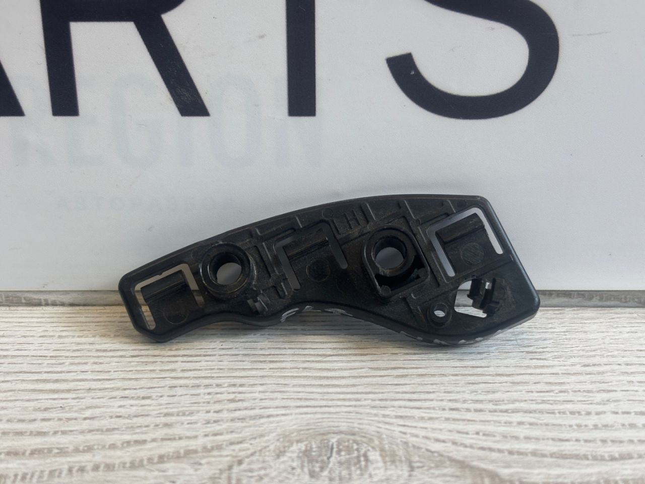 крепление ( кронштейн ) крыла Alfa Romeo Giulia 2 поколение 952 2017, 2.0 л., бензин, АКПП, седан, полный привод - фото №1