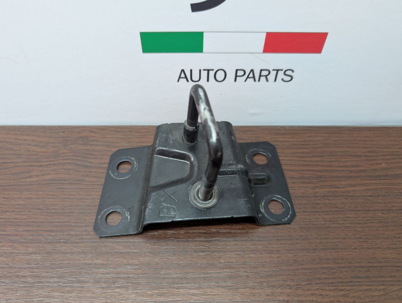 кронштейн (крепление) Alfa Romeo Stelvio 1 поколение 949 2018, 2.2 л., дизель, АКПП, внедорожник 5 дв., полный привод, правый руль - фото №1