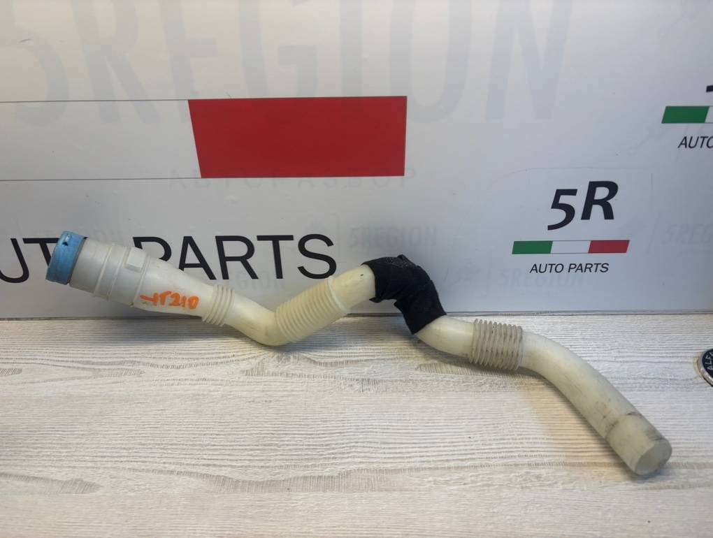 горловина бачка омывателя Alfa Romeo Giulia 2 поколение 952 2017, 2.0 л., бензин, АКПП, седан, задний привод - фото №1