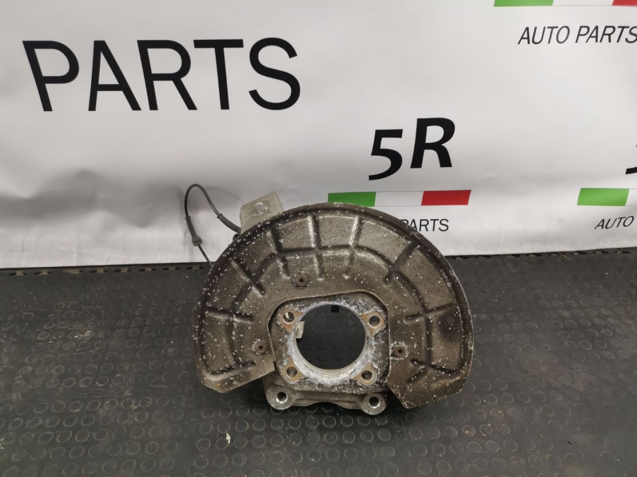 кулак задний правый Alfa Romeo Stelvio 1 поколение 949 2018, 2.0 л., бензин, АКПП, полный привод - фото №1