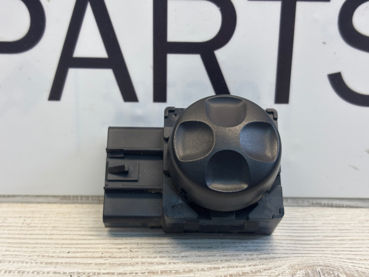 кнопка подкачки сидений Alfa Romeo Giulia 2 поколение 952 2018, 2.0 л., бензин, АКПП, задний привод, 56046232 - фото №1