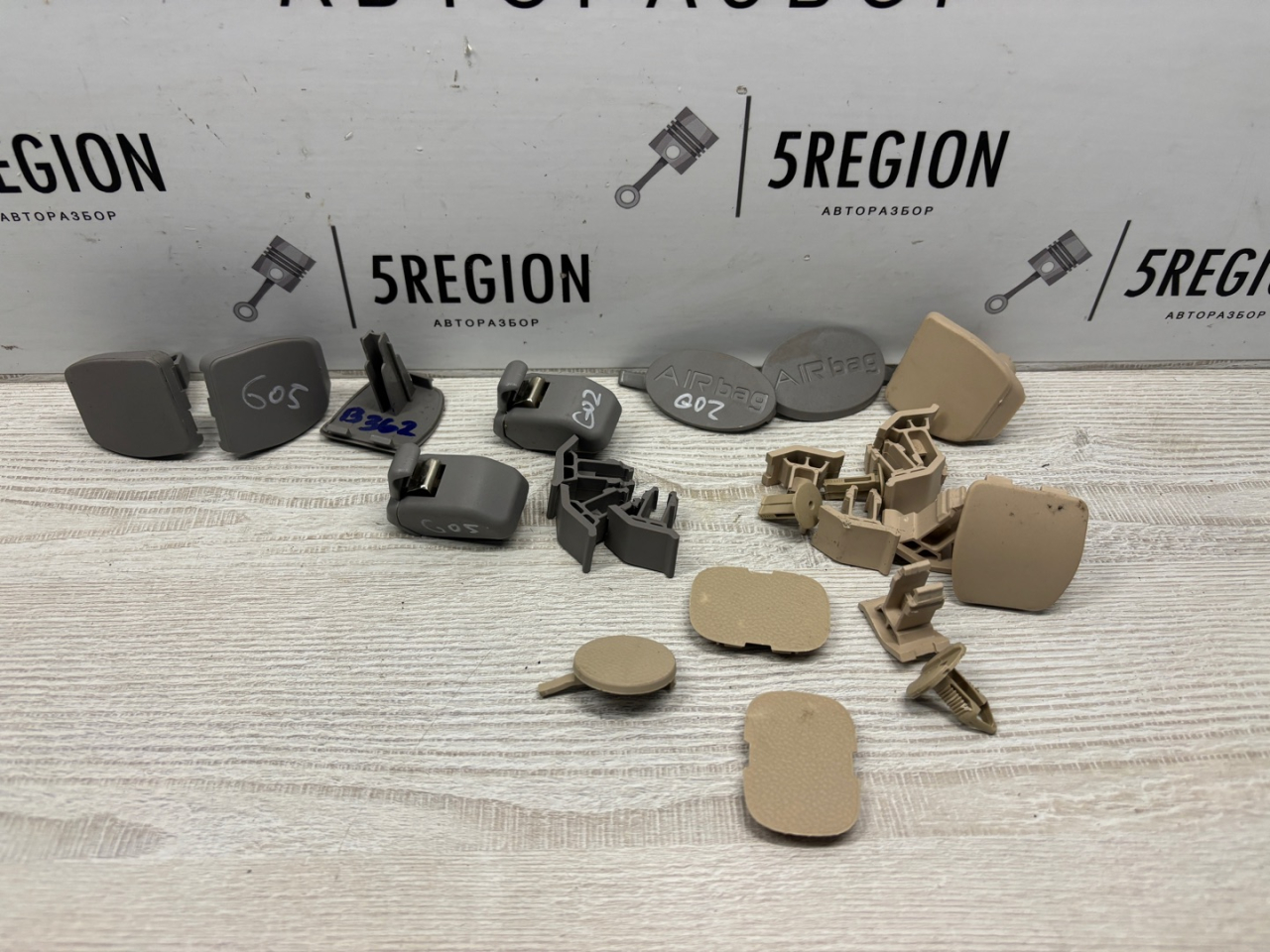 заглушка заднего бампера под крюк Alfa Romeo Giulia 2 поколение 952 2018, 2.0 л., бензин, АКПП, montecarlo blue, седан, задний привод, правый руль - фото №1