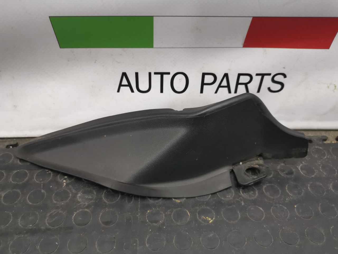 дождевик Alfa Romeo Giulia 2 поколение 952 2019, 2.0 л., бензин, АКПП, rosso red, седан, задний привод, правый руль, 50546544 - фото №1