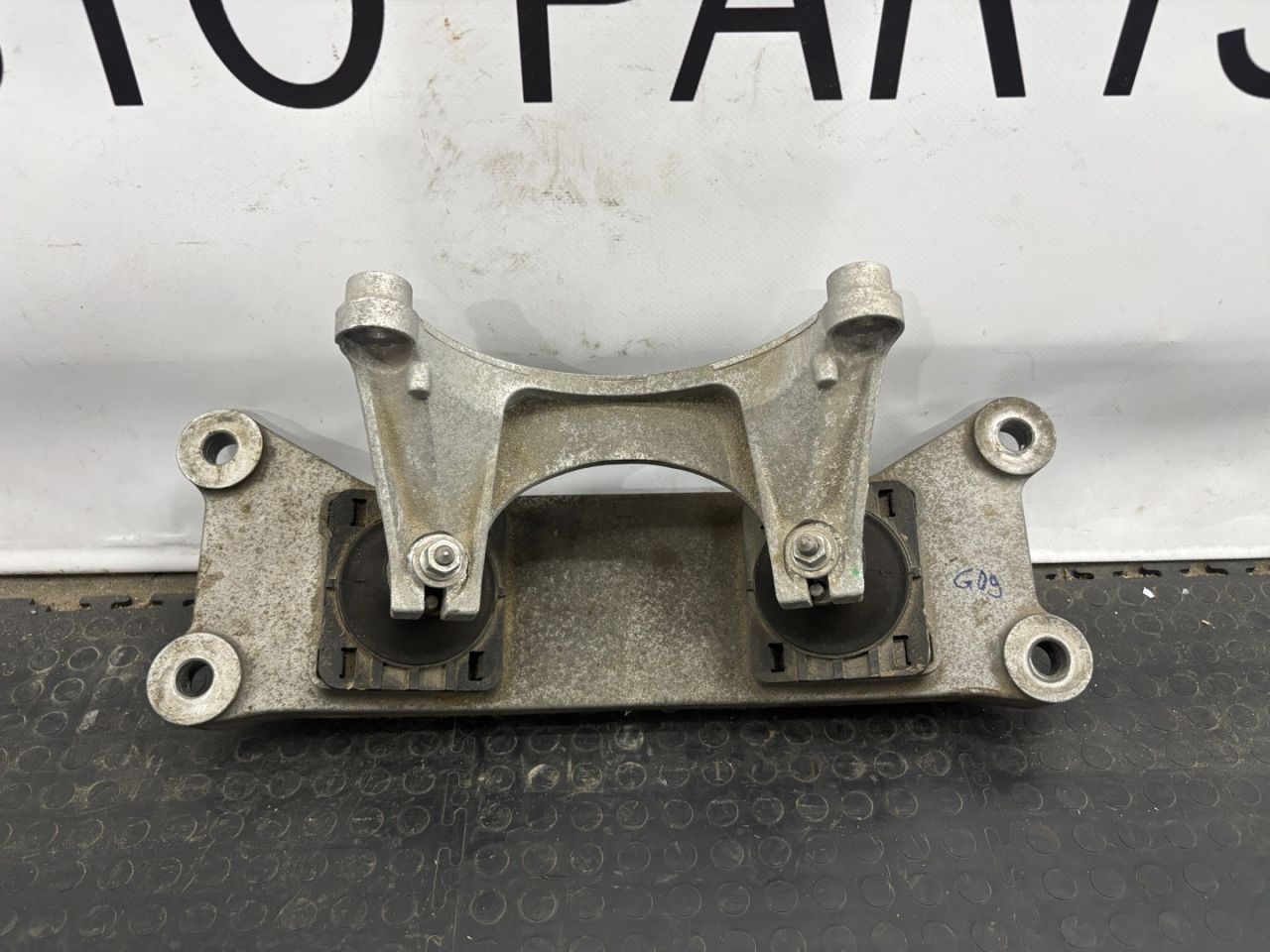 кронштейн КПП Alfa Romeo Giulia 2 поколение 952 2018, 2.0 л., бензин, АКПП, седан, задний привод, правый руль, 50533471 - фото №1