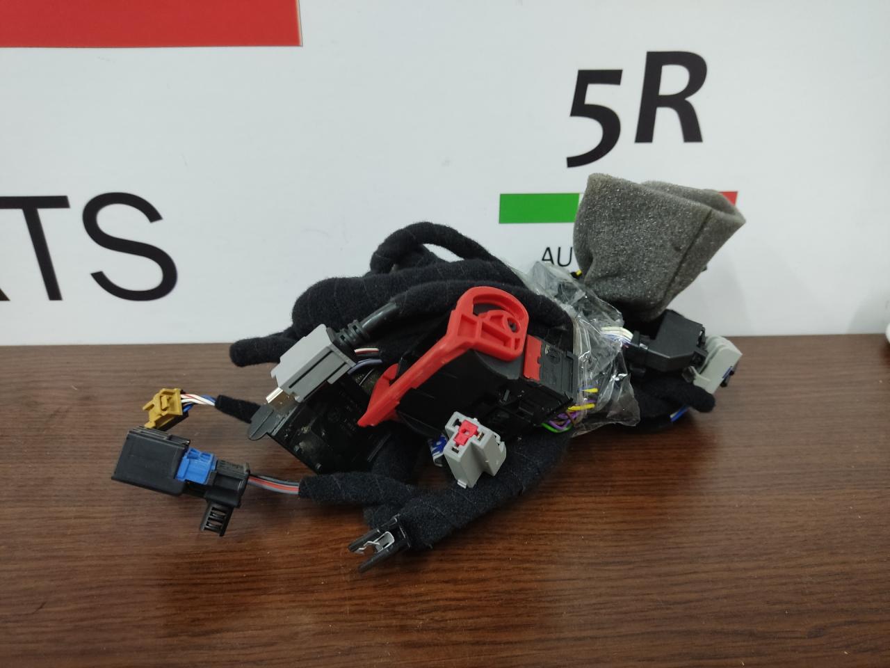 проводка Alfa Romeo Giulia 2 поколение 952 2019, 2.0 л., бензин, АКПП, rosso red, седан, задний привод, правый руль, 50555888 - фото №1