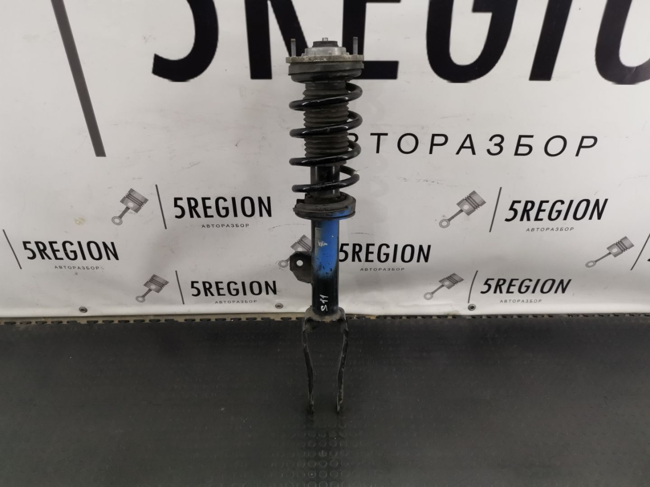 амортизатор передний левый Alfa Romeo Stelvio 1 поколение 949 2018, 2.0 л., бензин, АКПП, vesuvio gray metallic, внедорожник 5 дв., полный привод, правый руль - фото №1