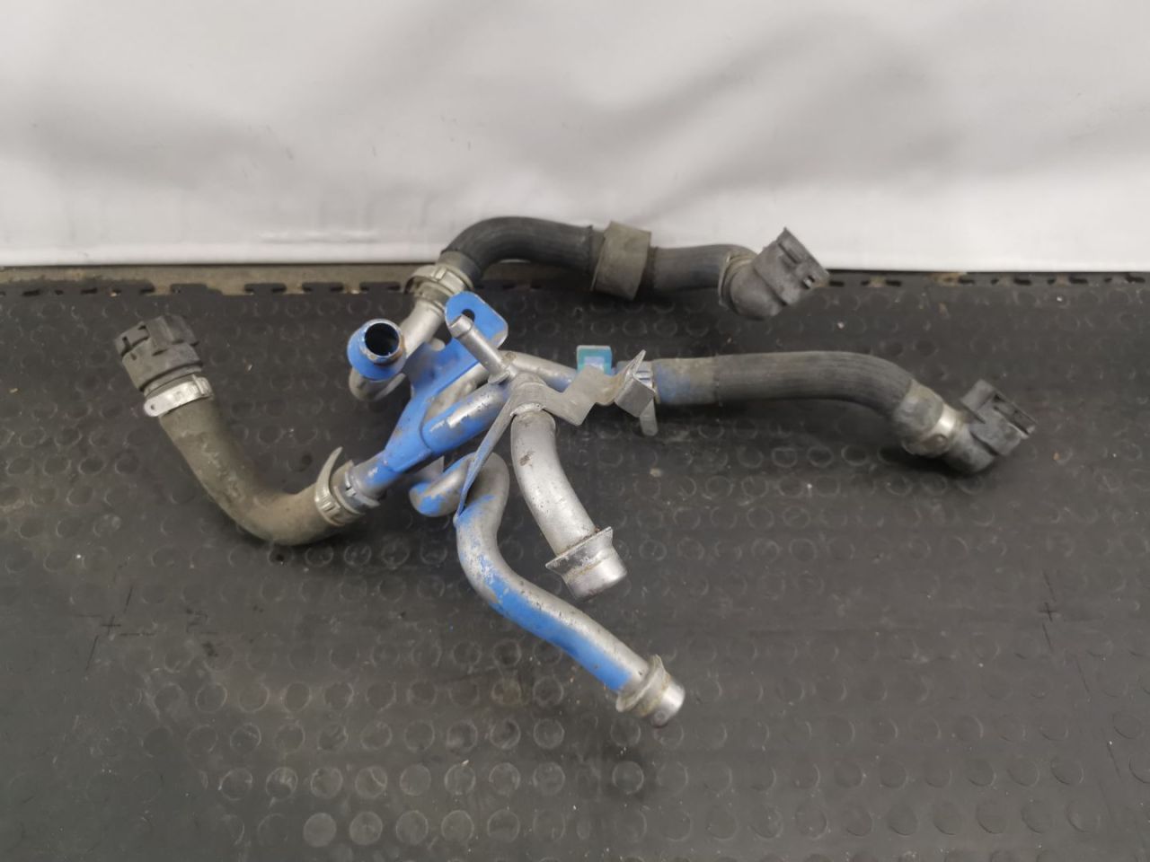 патрубок радиатора Alfa Romeo Stelvio 1 поколение 949 2018, 2.0 л., бензин, АКПП, vesuvio gray metallic, внедорожник 5 дв., полный привод, правый руль, 50548343 - фото №1