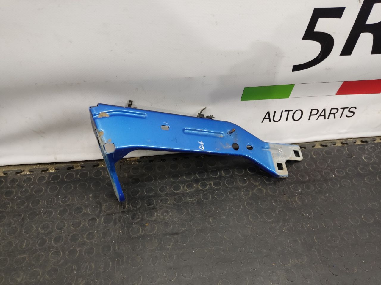 крепление ( кронштейн ) крыла Alfa Romeo Giulia 2 поколение 952 2018, 2.0 л., бензин, АКПП, седан, задний привод, правый руль - фото №1