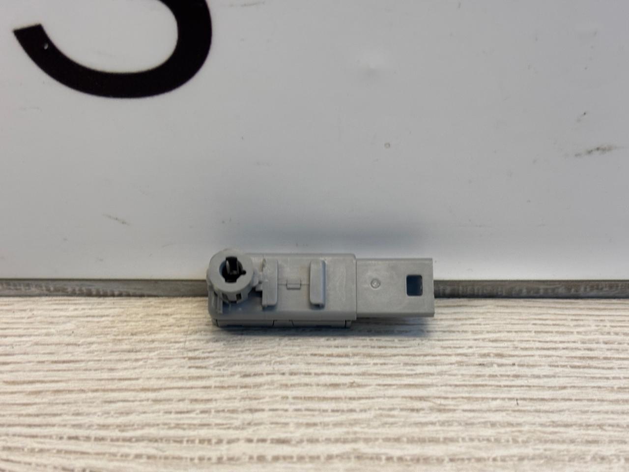 фонарь салона (плафон) BMW 3 серия G20 2019, 2.0 л., B48 B20 B, бензин, АКПП, portimao blau (c31), седан, задний привод, правый руль, 9459825 - фото №1