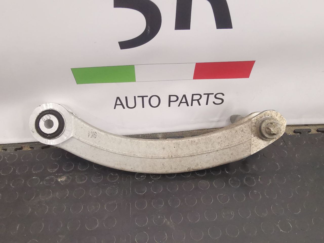 рычаг задний левый Alfa Romeo Stelvio 1 поколение 949 2018, 2.0 л., бензин, АКПП, полный привод, 50543275 - фото №1