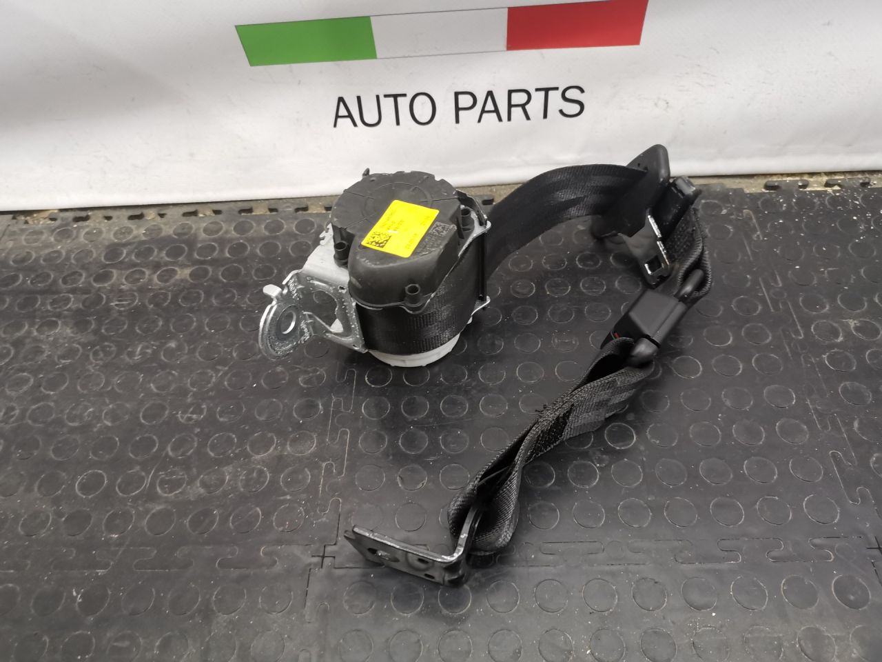 ремень безопасности Alfa Romeo Giulia 2 поколение 952 2018, 2.0 л., бензин, АКПП, седан, задний привод, правый руль, 156112942 - фото №1