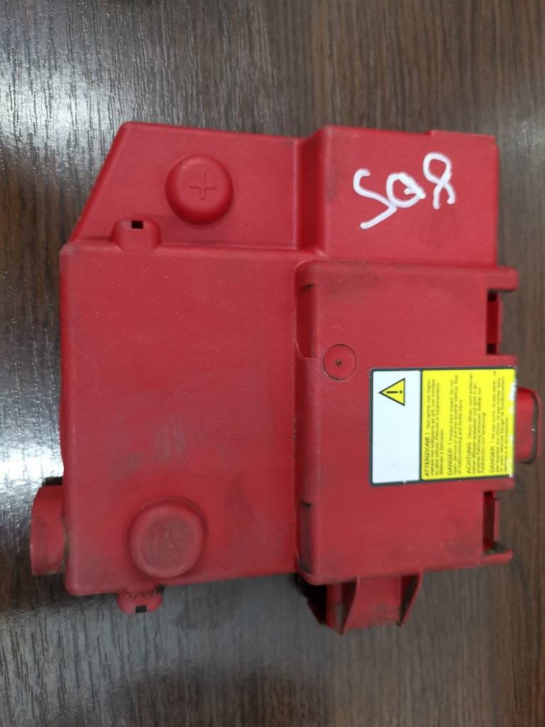 крышка аккумулятора Alfa Romeo Stelvio 1 поколение 949 2019, 2.2 л., дизель, АКПП, внедорожник 5 дв., полный привод, правый руль - фото №1