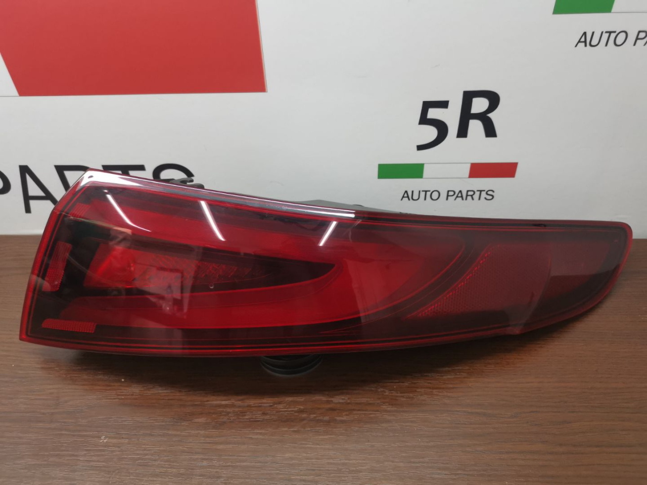 фонарь задний правый Alfa Romeo Giulia 2 поколение 952 2018, 2.0 л., бензин, АКПП, vesuvio gray metallic, седан, полный привод, 50548562 - фото №1