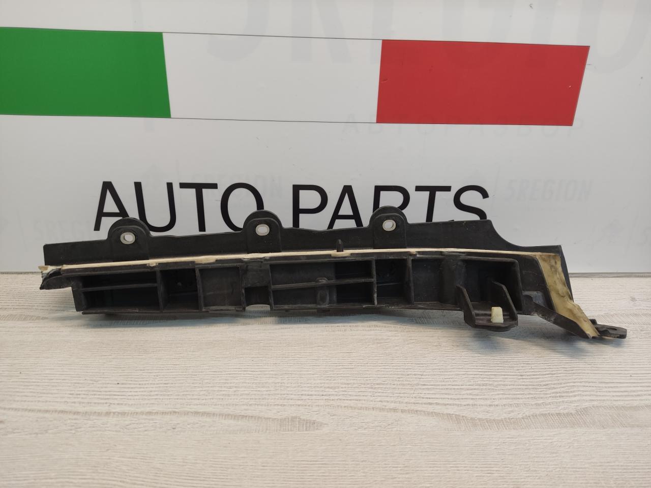 планка под капот BMW 3 серия G20 2019, 2.0 л., B48 B20 B, бензин, АКПП, portimao blau (c31), седан, задний привод, правый руль, 6991228 - фото №1