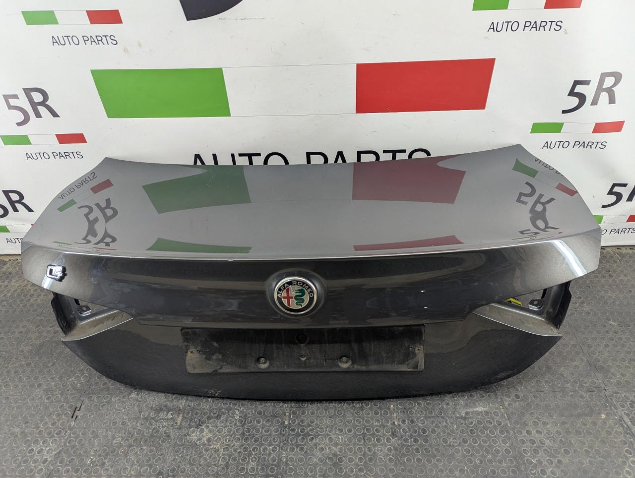 крышка багажника (дверь 3-5) Alfa Romeo Giulia 2 поколение 952 2019, 2.0 л., бензин, АКПП, 035 vesuvio gray metallic, универсал, задний привод, правый руль - фото №1