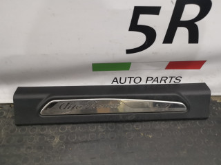 накладка на порог внутренняя Alfa Romeo Giulia 2 поколение [рестайлинг] 952 2021, 2.0 л., бензин, АКПП, black vulcano, седан, задний привод, правый руль, 156107572, 156107573, 156107574