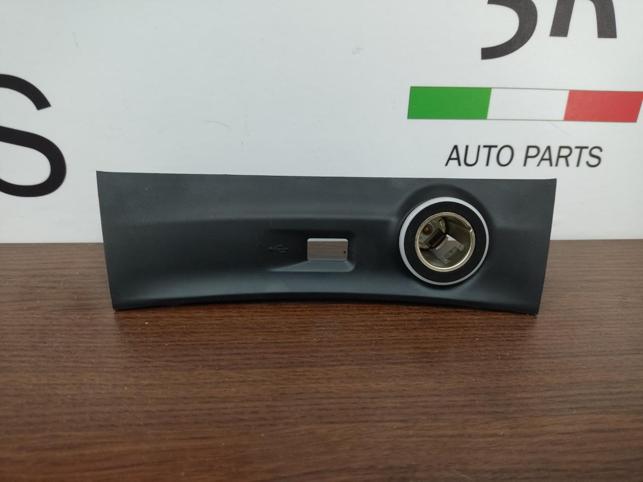 прикуриватель Alfa Romeo Stelvio 1 поколение 949 2019, 2.2 л., дизель, АКПП, внедорожник 5 дв., полный привод, правый руль, 156115933 - фото №1