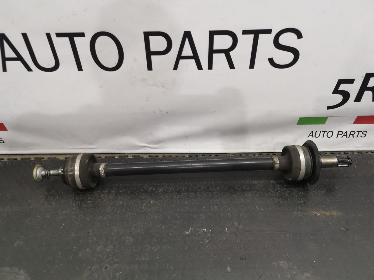 полуось задняя (приводной вал, ШРУС) BMW 5 серия G30/G31 G30 2018, 2.0 л., B48 B20 B, бензин, АКПП, 475, седан, задний привод, правый руль, 8664049 - фото №1