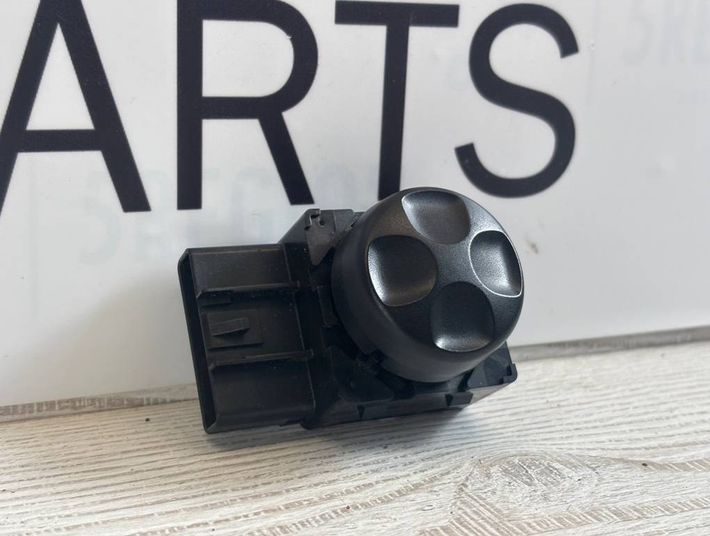 кнопка подкачки сидений Alfa Romeo Stelvio 1 поколение 949 2018, 2.0 л., бензин, АКПП, полный привод, 56046232 - фото №1