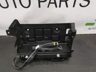 полка аккумулятора Maserati Levante 1 поколение [рестайлинг] M161 2023, 2.0 л., АКПП, внедорожник 5 дв., полный привод, правый руль