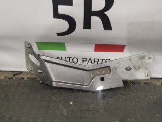 крепление ( кронштейн ) крыла Maserati Levante 1 поколение [рестайлинг] M161 2023, 2.0 л., АКПП, внедорожник 5 дв., полный привод, правый руль, 673005621